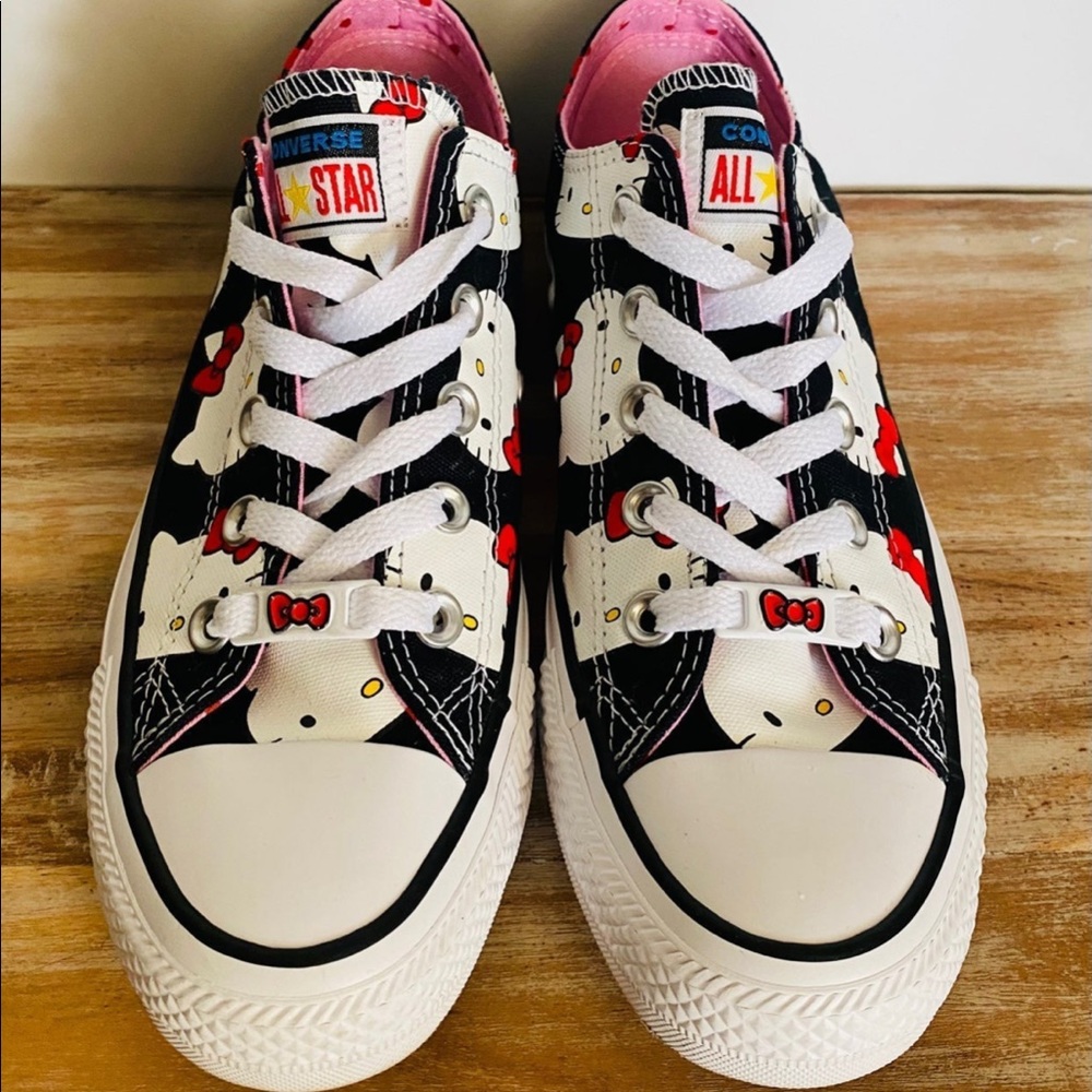 Hello Kitty Converse! - Picture 2 of 6